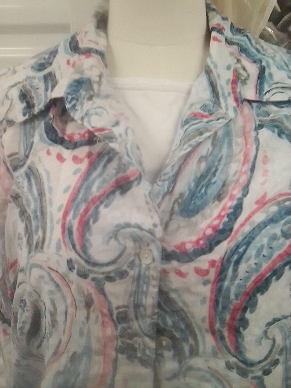 Alfred Dunner Blouse with camisole underlay.  Size Petite Large